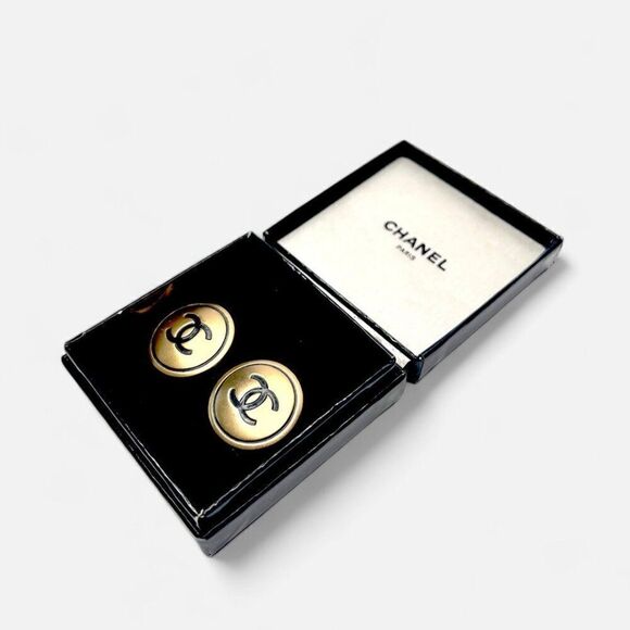 100% Authentic CHANEL Vintage Enamel Clip On Earrings 24k Gold Plated - Picture 3 of 4